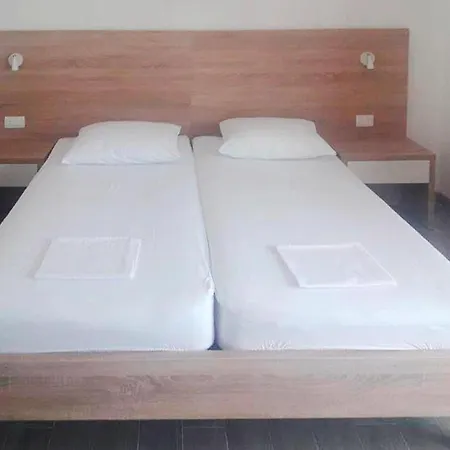 Apartment In With Sea Views Starigrad Paklenica