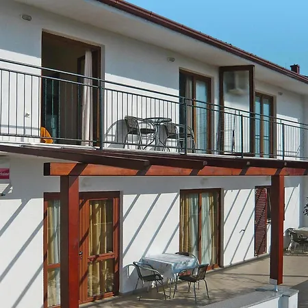 Daire In With Sea Views Starigrad Paklenica