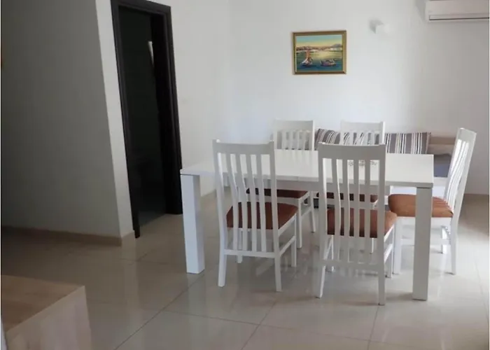 In With Sea Views Daire Starigrad Paklenica