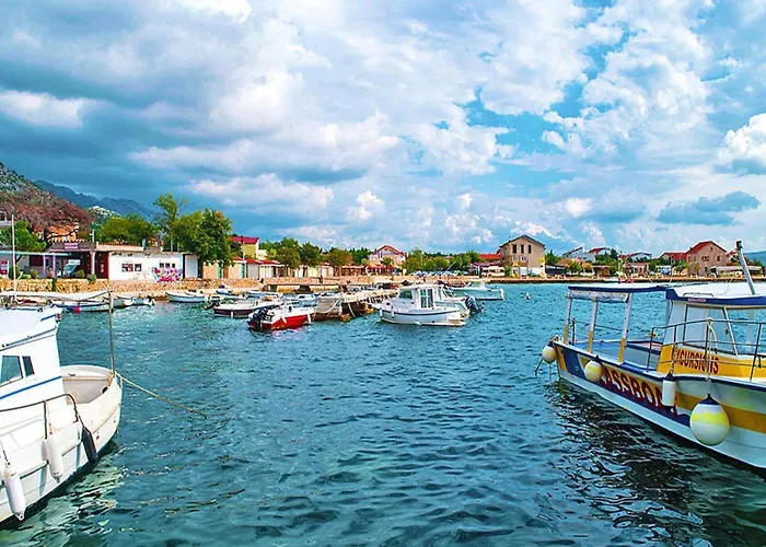 In With Sea Views Daire Starigrad Paklenica